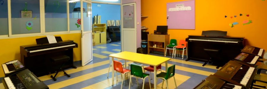 galeria-aulas10-tecnologia-musical-steinberg-cubase-nuendo-waves-audio-mayeusis-composición-canto-piano-jazz-vigo-conservatorio-mayeusis-superior-galicia-formacion